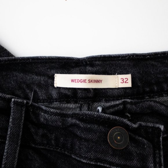 Levi's Wedgie Fit High Rise Skinny Raw Hem Jeans - Picture 2 of 8